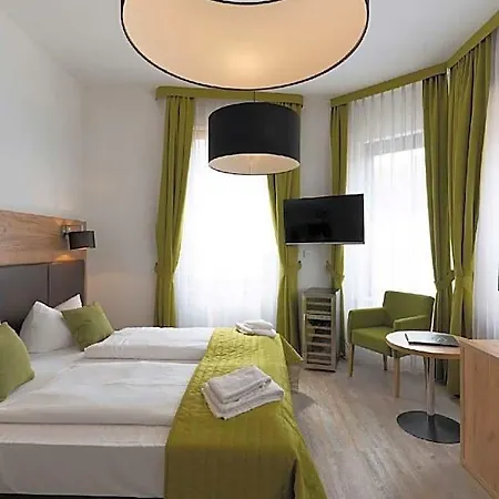 Historisches Weinhotel Zum Gruenen Kranz 3*