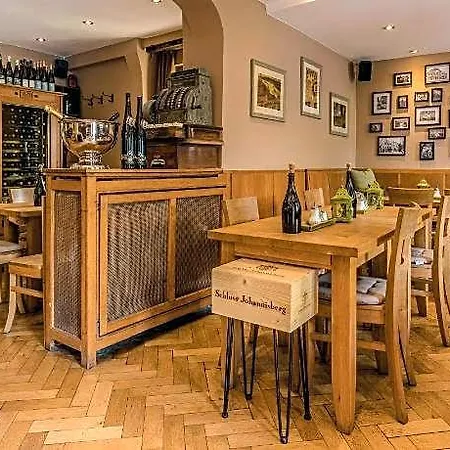 Historisches Weinhotel Zum Gruenen Kranz 3*