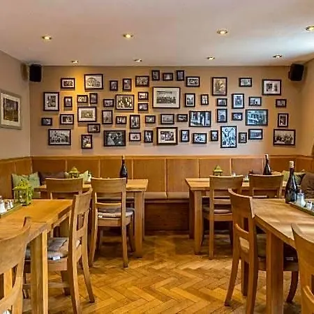 Historisches Weinhotel Zum Gruenen Kranz מלון 3*