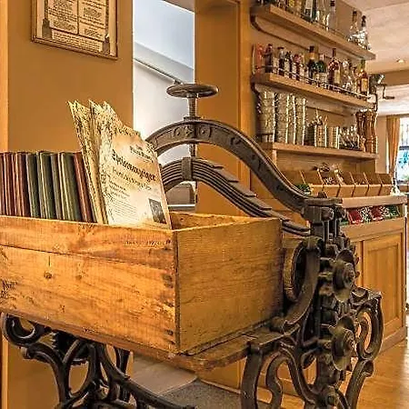 מלון Historisches Weinhotel Zum Gruenen Kranz 3*