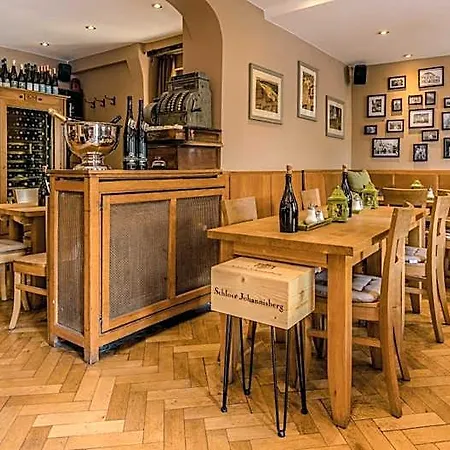 Hotel Weinhotel Des Riesling Zum Gruenen Kranz 3*